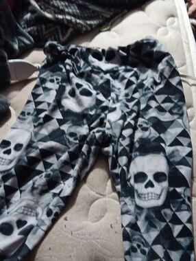 No Boundaries Black & White Skull Print Leggings